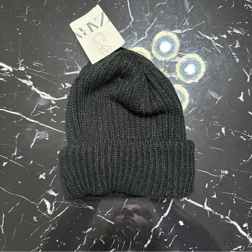 Zara hat size L